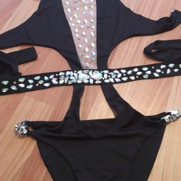 ๐White or Black gaze an crystals halter swimsuit - Picture 7 of 7